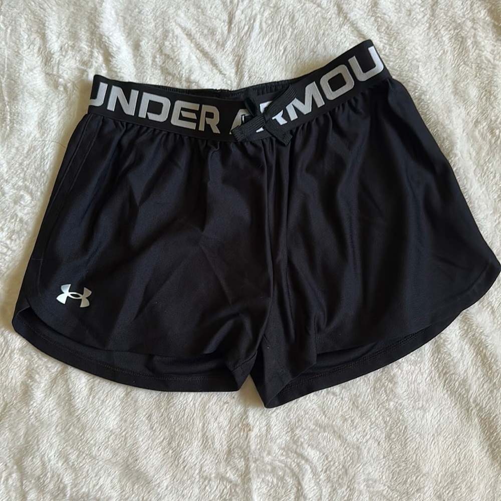 Under Armour black shorts nwot youth medium